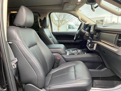 Used 2024 Ford Expedition Max XLT image 35