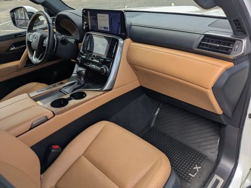 Used 2025 Lexus LX 600 4WD w/ Accessory Package (2T) image 19