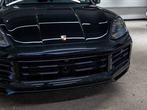 Certified 2025 Porsche Cayenne Coupe image 18