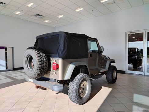 Used 2003 Jeep Wrangler X AWD/4WD image 3