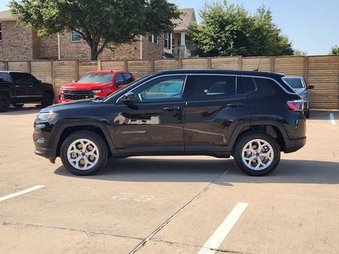 Used 2025 Jeep Compass Sport w/ Mopar Graphics Package AWD/4WD image 12
