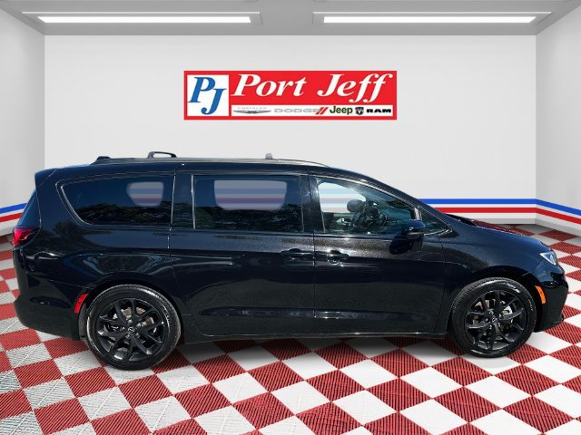 Certified 2025 Chrysler Pacifica Limited FWD image 3