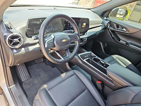 Used 2025 Chevrolet Equinox LT w/ Convenience Package II FWD image 13