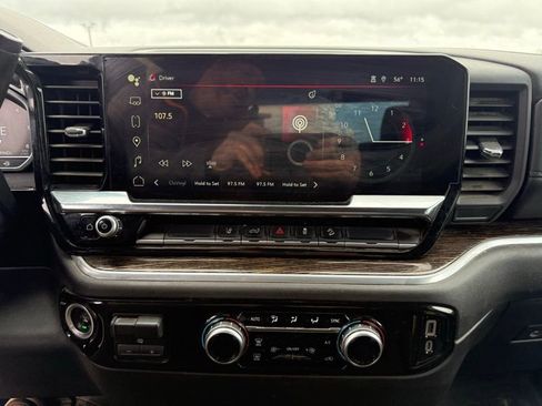 Used 2024 GMC Sierra 3500 SLE w/ SLE Convenience Package image 12