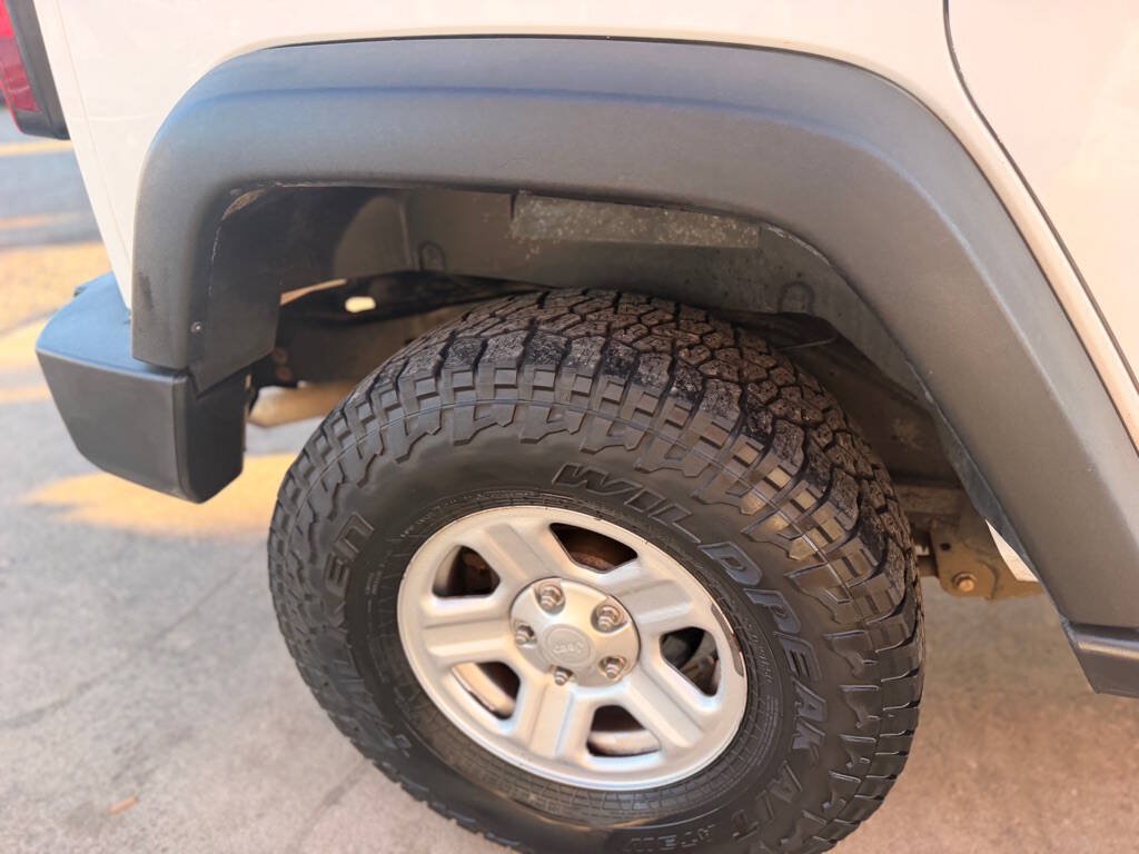 Used 2016 Jeep Wrangler Unlimited Sport w/ Connectivity Group AWD/4WD image 14