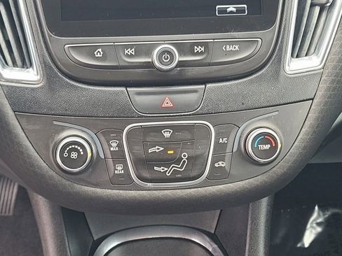 Used 2018 Chevrolet Malibu LT image 18