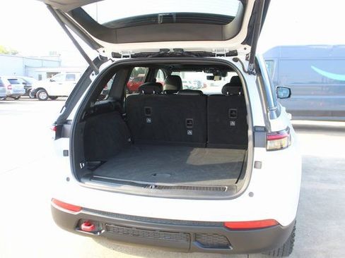 Used 2022 Jeep Grand Cherokee Trailhawk w/ Luxury Tech Group III image 5