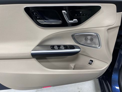 Used 2025 Mercedes-Benz C 300 4MATIC Sedan image 18