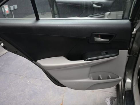 Used 2014 Toyota Camry LE image 10