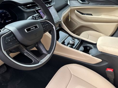 New 2025 Jeep Grand Cherokee L Limited w/ Luxury Tech Group II image 9