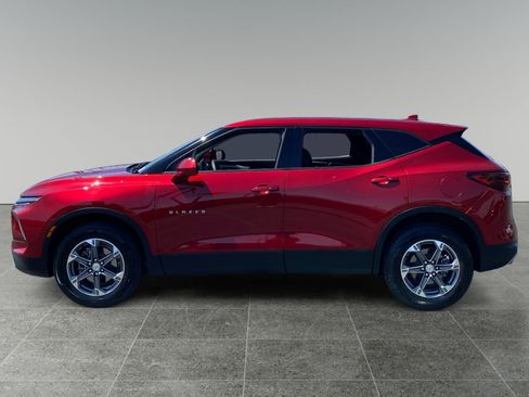 Used 2025 Chevrolet Blazer LT AWD/4WD image 2