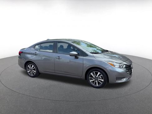 Used 2025 Nissan Versa SV FWD image 2