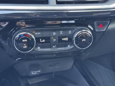 New 2026 Chevrolet Trax RS w/ Sunroof Package image 28