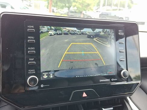 Used 2022 Toyota Venza XLE AWD/4WD image 17