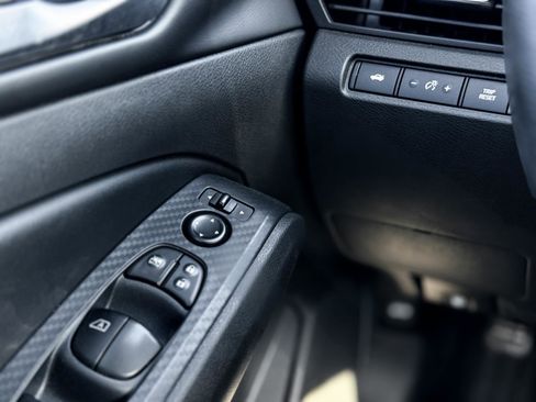 Used 2024 Nissan Altima 2.5 SV image 10