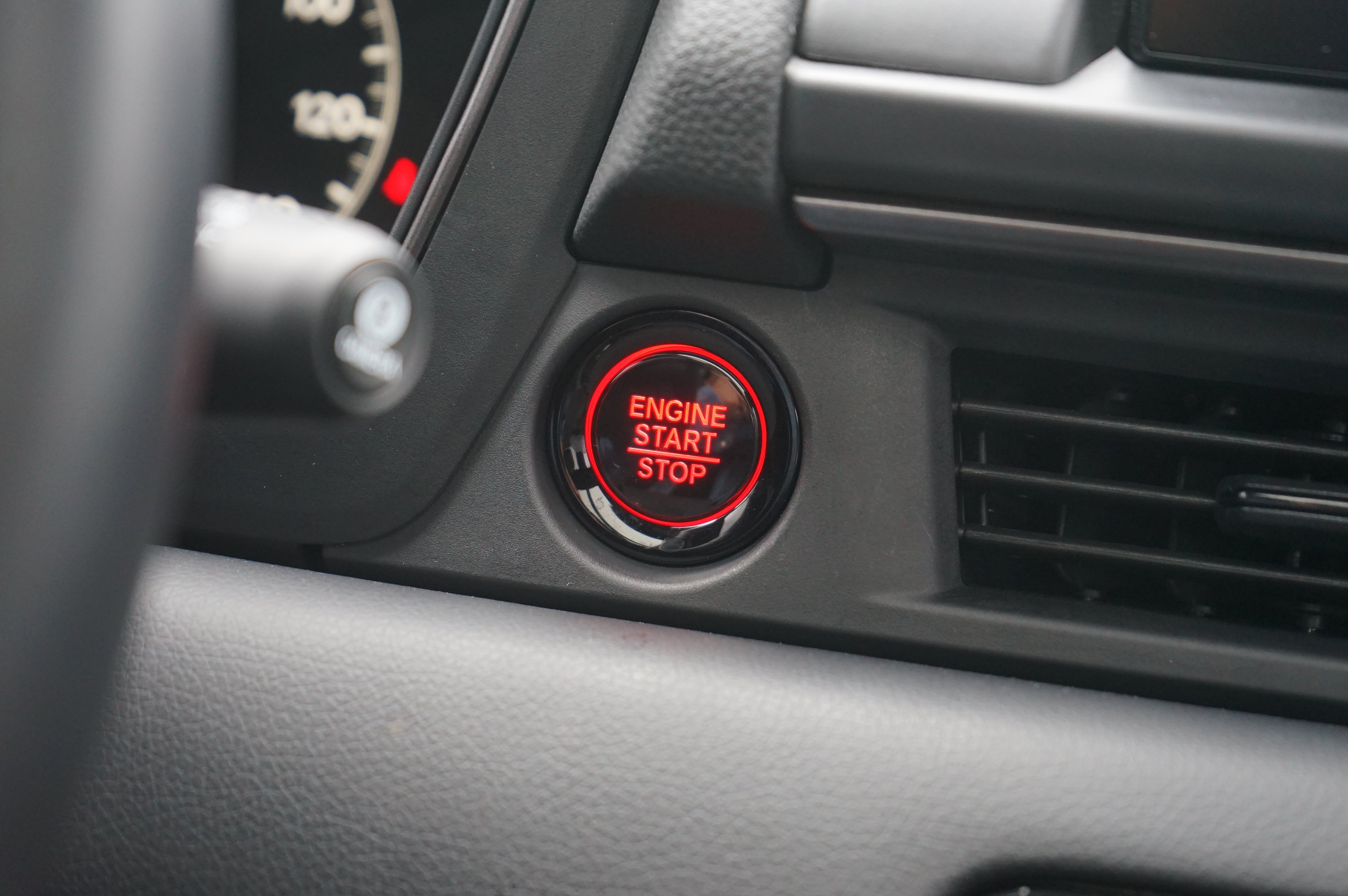 Used 2025 Honda Pilot TrailSport image 28