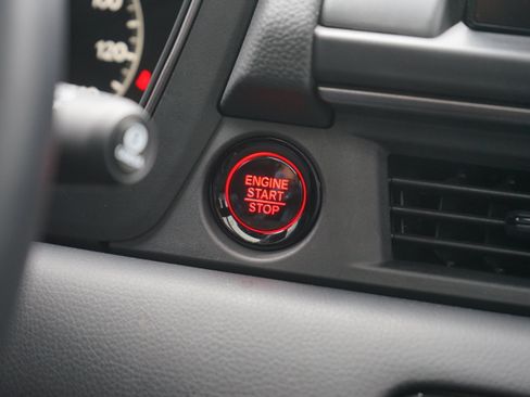 Used 2025 Honda Pilot TrailSport image 28