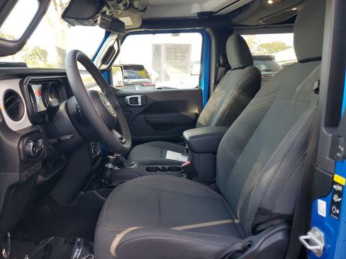 Used 2024 Jeep Wrangler Sport S image 9