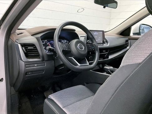 Used 2021 Nissan Rogue SV image 11