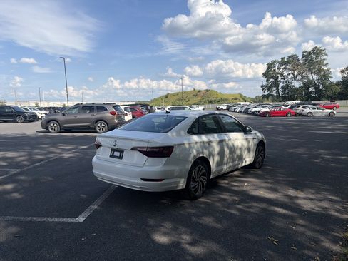 Certified 2021 Volkswagen Jetta SEL FWD image 2
