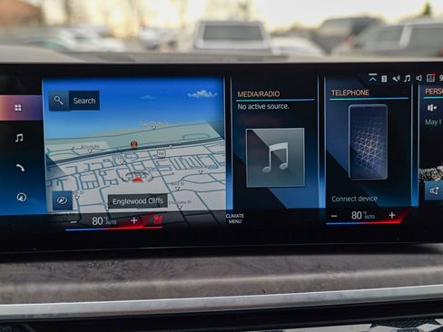 Used 2023 BMW X7 xDrive40i w/ Climate Comfort Package image 59