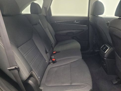 Used 2020 Kia Sorento LX AWD/4WD image 19