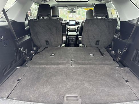 Used 2022 Ford Explorer XLT w/ Equipment Group 202A image 17