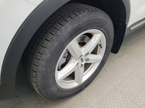 Used 2017 Ford Explorer XLT AWD/4WD image 31