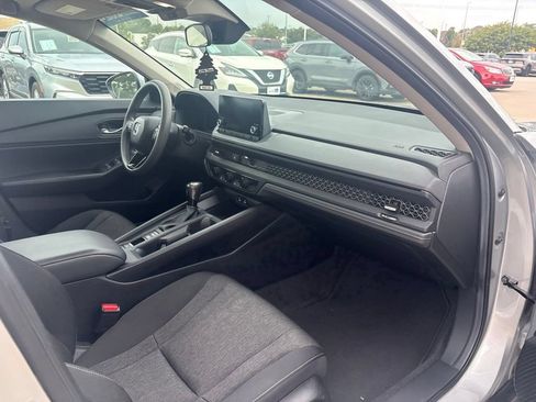 Used 2024 Honda Accord EX image 25