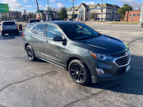 Used 2020 Chevrolet Equinox LT image 2