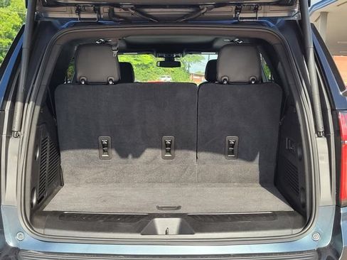 Used 2021 Chevrolet Tahoe LT w/ LT Signature Package RWD image 10