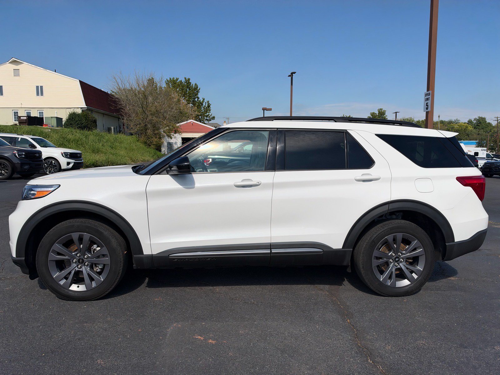 Used 2023 Ford Explorer XLT w/ Equipment Group 202A AWD/4WD image 8