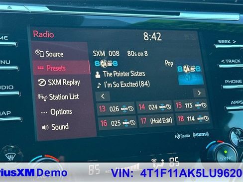 Used 2020 Toyota Camry XLE image 30