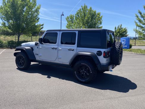 Used 2023 Jeep Wrangler Unlimited w/ Cold Weather Group AWD/4WD image 3