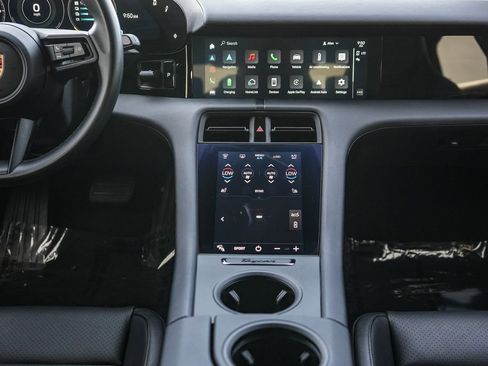 Used 2021 Porsche Taycan image 13