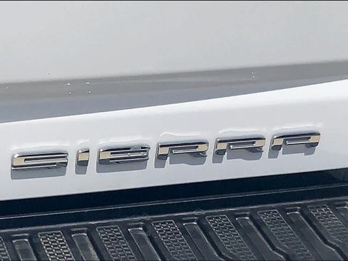 Certified 2025 GMC Sierra 2500 Denali Ultimate AWD/4WD image 10
