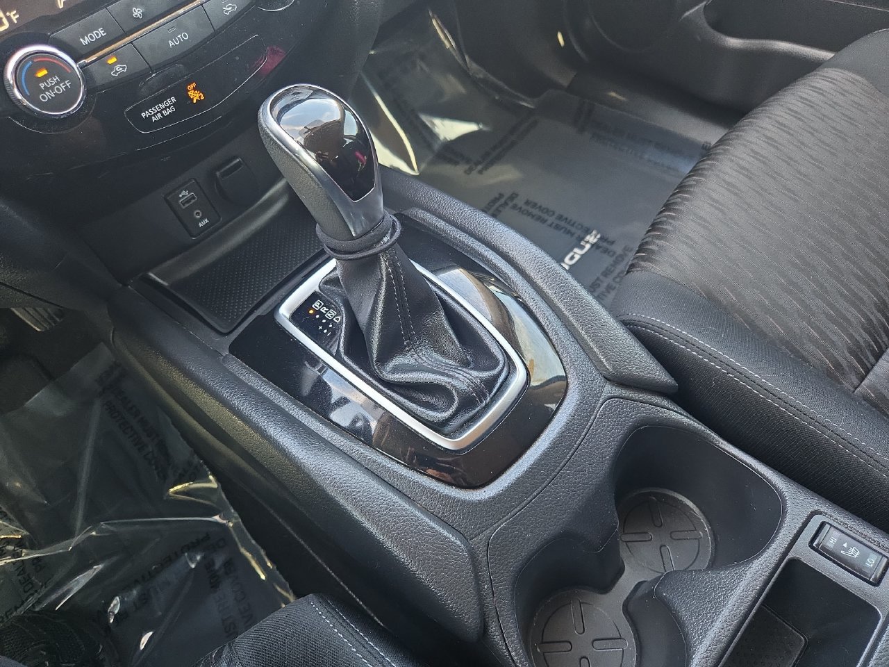Used 2017 Nissan Rogue SV FWD image 23