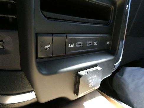 New 2026 RAM 4500 4x4 Crew Cab DRW w/ Laramie Trim Package image 15