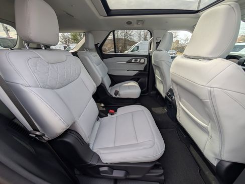 New 2026 Ford Explorer Platinum image 7