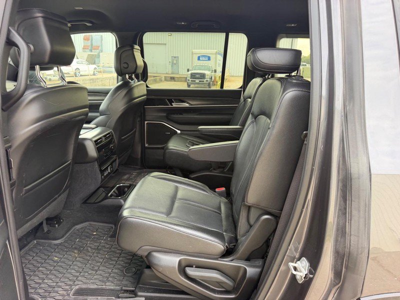 Used 2024 Jeep Wagoneer Series II AWD/4WD image 10