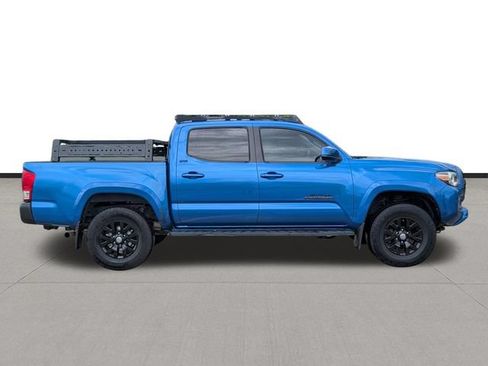 Used 2017 Toyota Tacoma SR5 w/ Tow Package AWD/4WD image 4