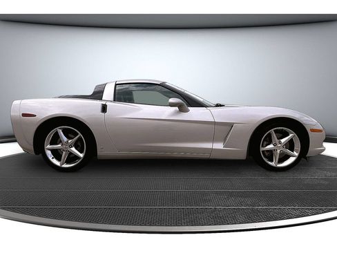 Used 2007 Chevrolet Corvette Coupe RWD image 14
