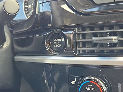 Used 2025 Nissan Pathfinder SV FWD image 20