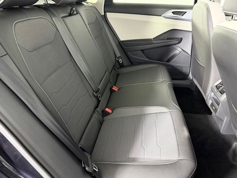Used 2025 Volkswagen Taos SE w/ Panoramic Sunroof Package FWD image 29
