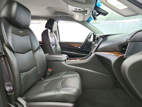 Used 2017 Cadillac Escalade 4WD image 30