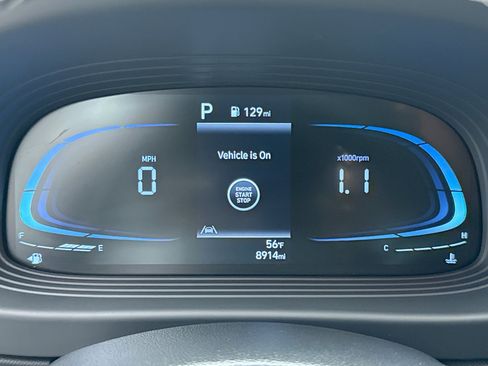 Used 2024 Hyundai Venue Limited FWD image 13