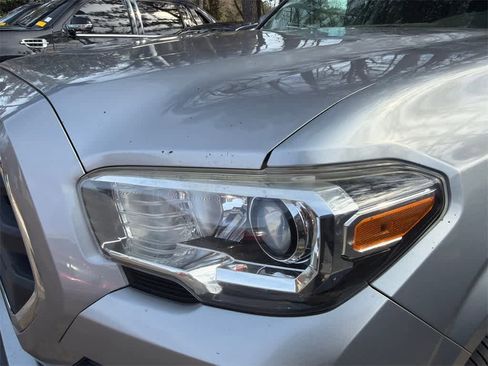 Used 2016 Toyota Tacoma SR5 image 8