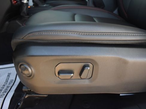 Used 2025 Jeep Wrangler Unlimited Rubicon image 13