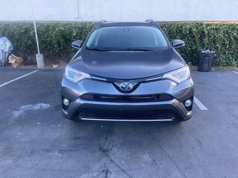 Used 2017 Toyota RAV4 XLE AWD/4WD image 3