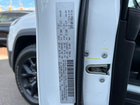 Used 2018 Jeep Cherokee Trailhawk image 34